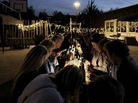 Buurtbarbecue brengt 45 bewoners Marktbuurt samen