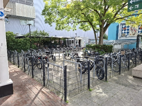ONS Vlaardingen draait om bij fietsenstalling: eerst bezuinigen, nu protesteren