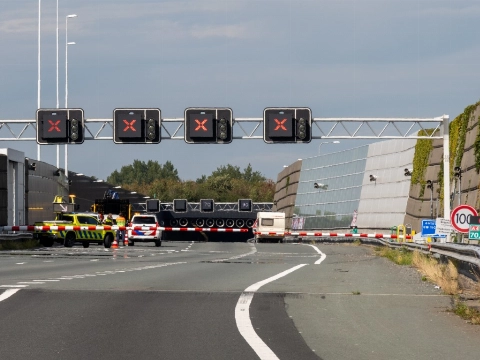 Ketheltunnel dicht door ongeval A4 Schiedam / Vlaardingen
