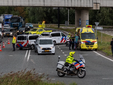 Kop-staartbotsing op afrit A4