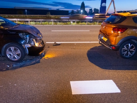 Twee rijstroken A20 dicht na kop-staartbotsing
