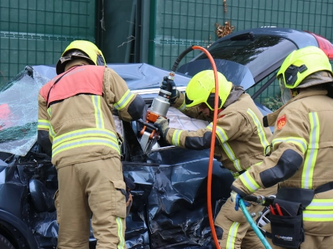 Twee mensen bekneld bij ongeval op A20 bij Vlaardingen