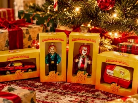 Ze komen eraan: Bassie en Adriaan voor in je kerstboom
