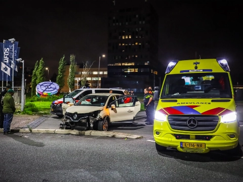 Bestuurder aangehouden voor rijden onder invloed na ravage op Vulcaanweg