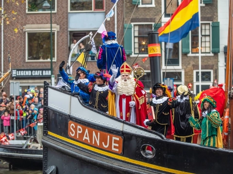 Sinterklaas komt met zeven boten en bijna 300 Pieten naar Vlaardingen