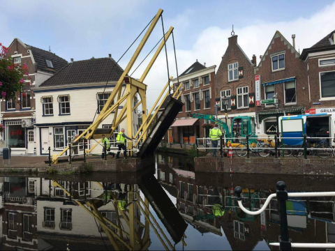 Fortegrachtbrug open voor start restauratie Sluis