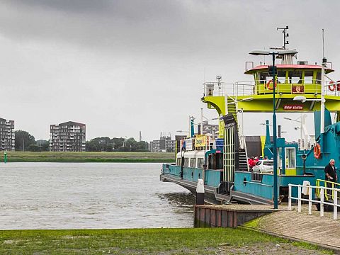 Spitsboot Maassluis-Rozenburg uit de vaart