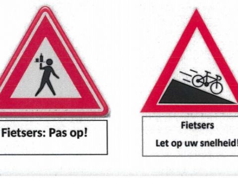 Waarschuwingsborden voor fietsers bij de Markt en Wip
