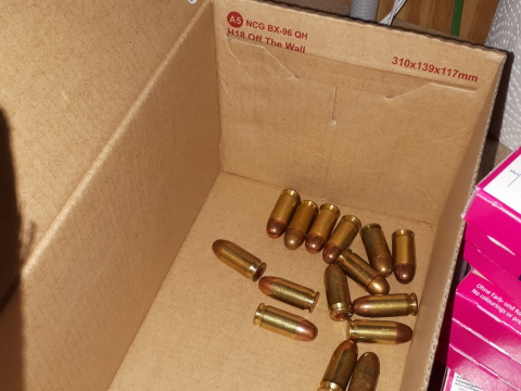 Drugs, munitie en vuurwerk gevonden in woning