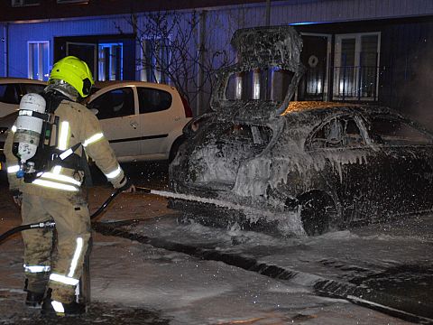 Auto volledig uitgebrand in Maassluis