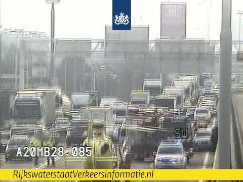 A20 bij Rotterdam dicht na ongeluk