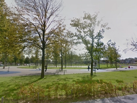 Vrijheidspark in de avond en nacht gesloten