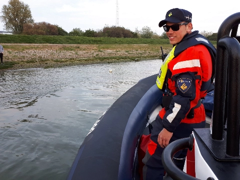 Zeehavenpolitie haalt voetbal uit Het Scheur