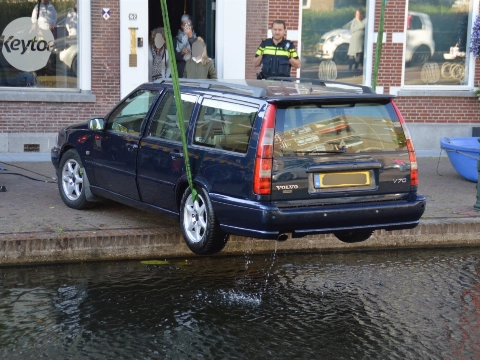 Auto rolt Zuidvliet in