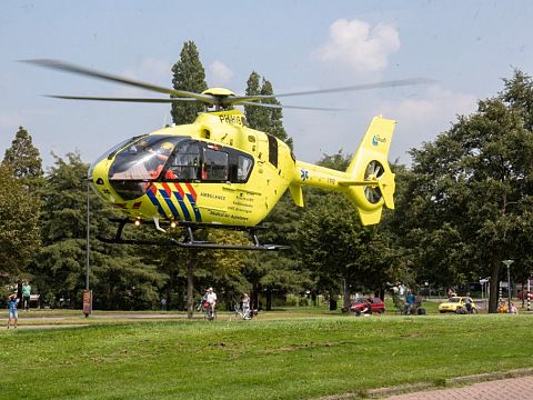 Traumahelikopter ingezet voor gevallen fietser
