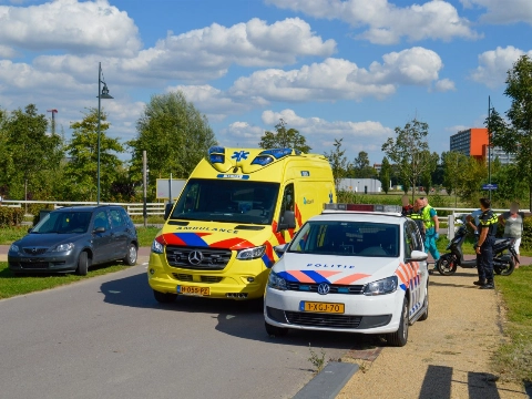 Scooterrijder gewond na aanrijding met auto