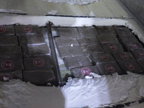 Douane vindt 75 kilo coca&iuml;ne in bodem koelcontainer