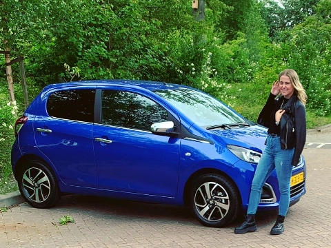Auto gestolen vanaf parkeerplaats Van Beethovenlaan
