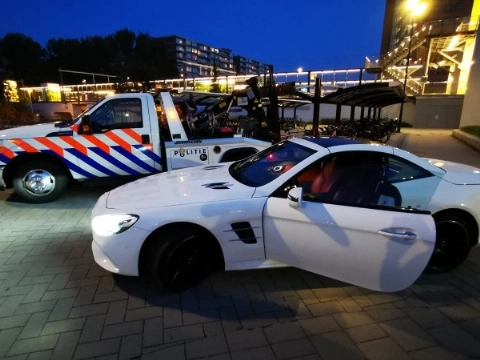 Politie neemt huis aan Olmendal in beslag