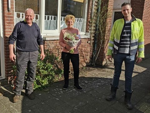 Bloemetje voor 1000ste melding openbare ruimte