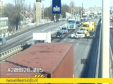 A20 dicht na ongeval