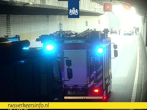 Tunnelbuis Benelux afgesloten na ongeval
