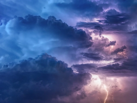 Stevige onweersbuien in aantocht