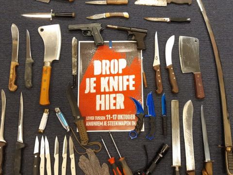15 steekwapens ingeleverd bij politie Maassluis