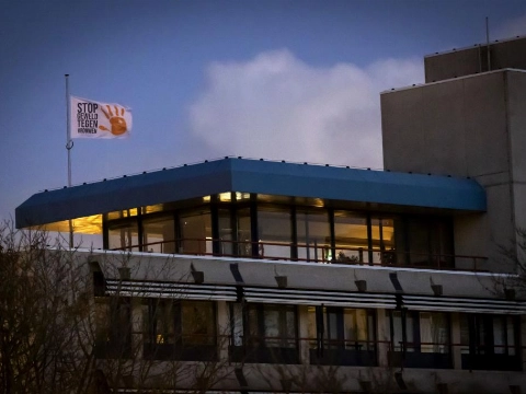 Maassluis kleurt oranje in strijd tegen geweld tegen vrouwen