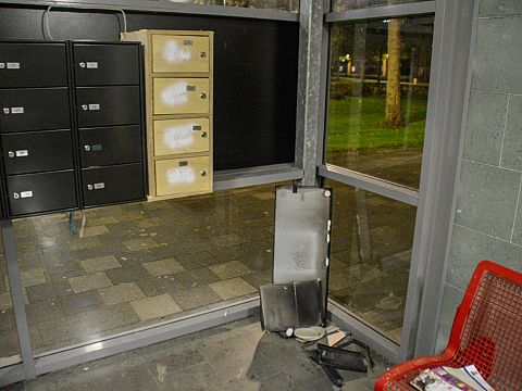 Ook brievenbussen opgeblazen in portiek Lavendelstraat
