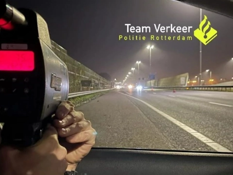 Met 125 km/uur langs de wegwerkers, rijbewijs kwijt!