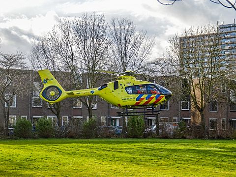 Traumahelikopter twee keer naar Maassluis