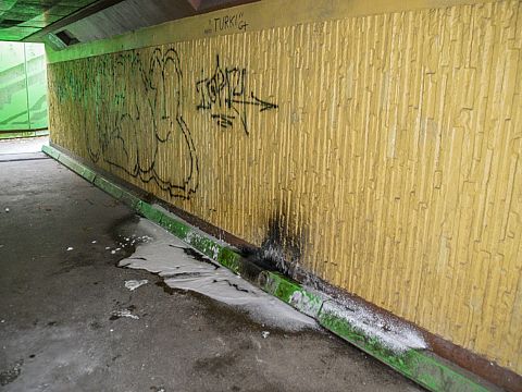 Jongeren ontsteken vuurwerkbom in tunneltje Merellaan