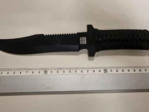 16-jarige mesdrager aangehouden aan de Wagenstraat