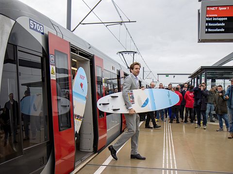 Metro rijdt na 6 jaar eindelijk naar zee