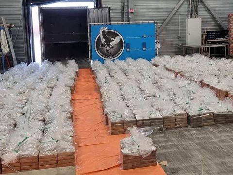 8000 kilo cocaïne tussen bananen, grootste drugsvangst ooit