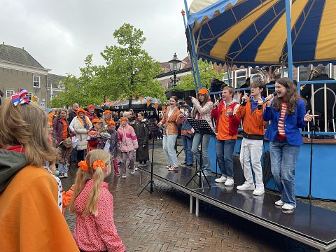 Koningsdag in Maassluis gestart met feestelijke aubade