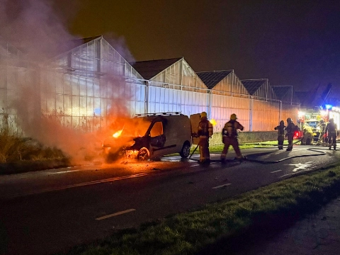 Bestelwagen in brand