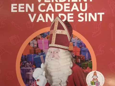 De Bibliotheek Maassluis inzamelpunt voor cadeaus voor Sintvoorieder1