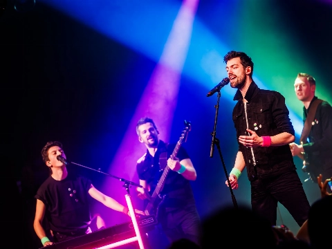 Doe Maar Tribute brengt Stadsgehoorzaal terug naar de '80s