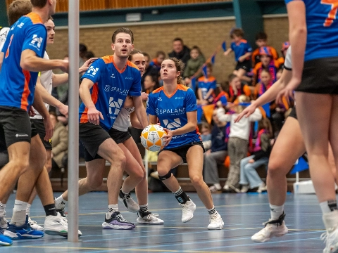 Korfballers Maassluis steviger aan kop na winst op ALO