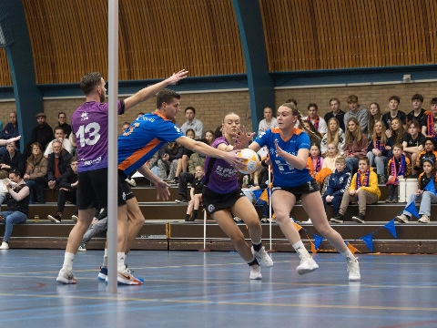 Korfballers c.k.c. Maassluis revancheren zich tegen Refleks