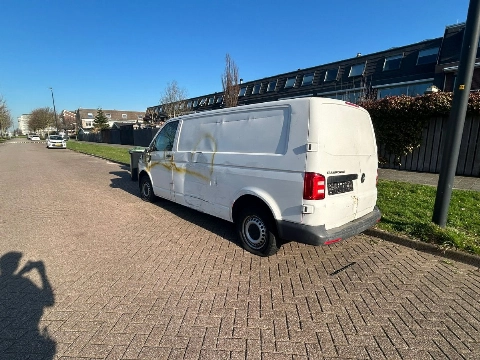 Auto zonder kenteken aan de Chopinstraat