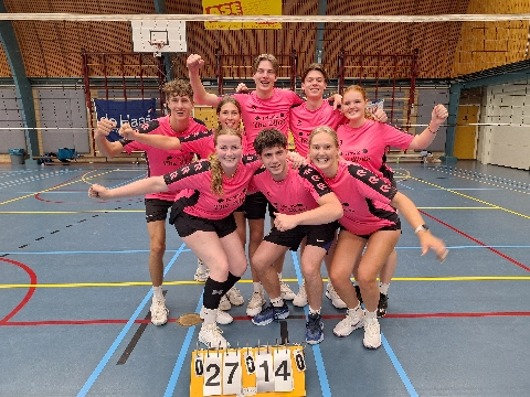 Verrassende winnaar bij beginnerspoule bedrijvenvolleybaltoernooi