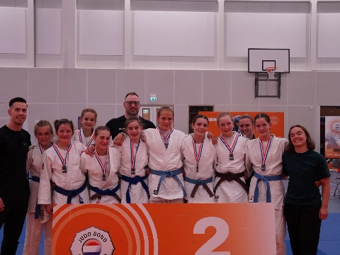 Meisjesteam Mahorokan naar zilver bij NK Judo