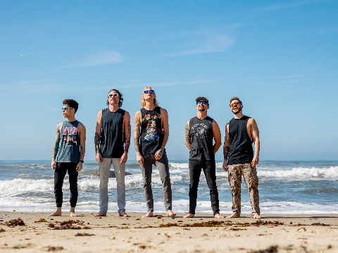 Amerikaanse beach rockband Ballyhoo! in De Kroepoekfabriek
