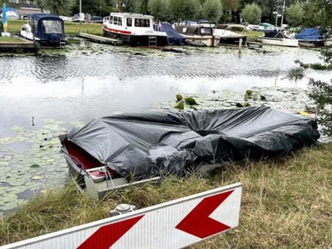 Maassluis zoekt eigenaar scheepje in de Zuidvliet