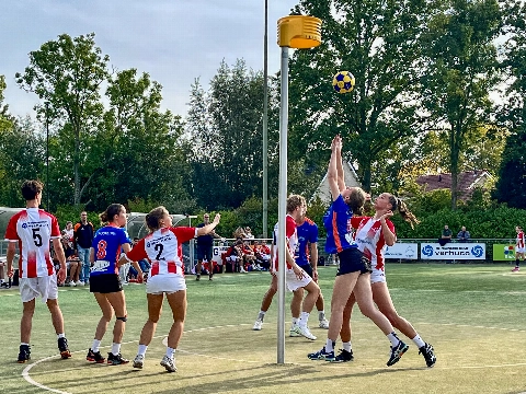 Korfballers Maassluis overtuigend langs RWA