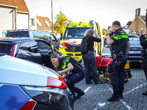 Flinke hoofdwond na aanrijding tussen auto en voetganger