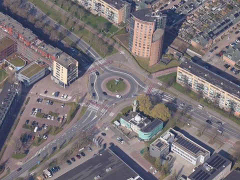 Rotonde Mozartlaan dicht: extra verkeershinder in Maassluis